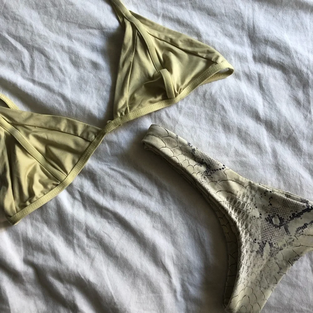 FRANKIES BIKINIS Valentina Triangle Bikini Top in Pastel Yellow L